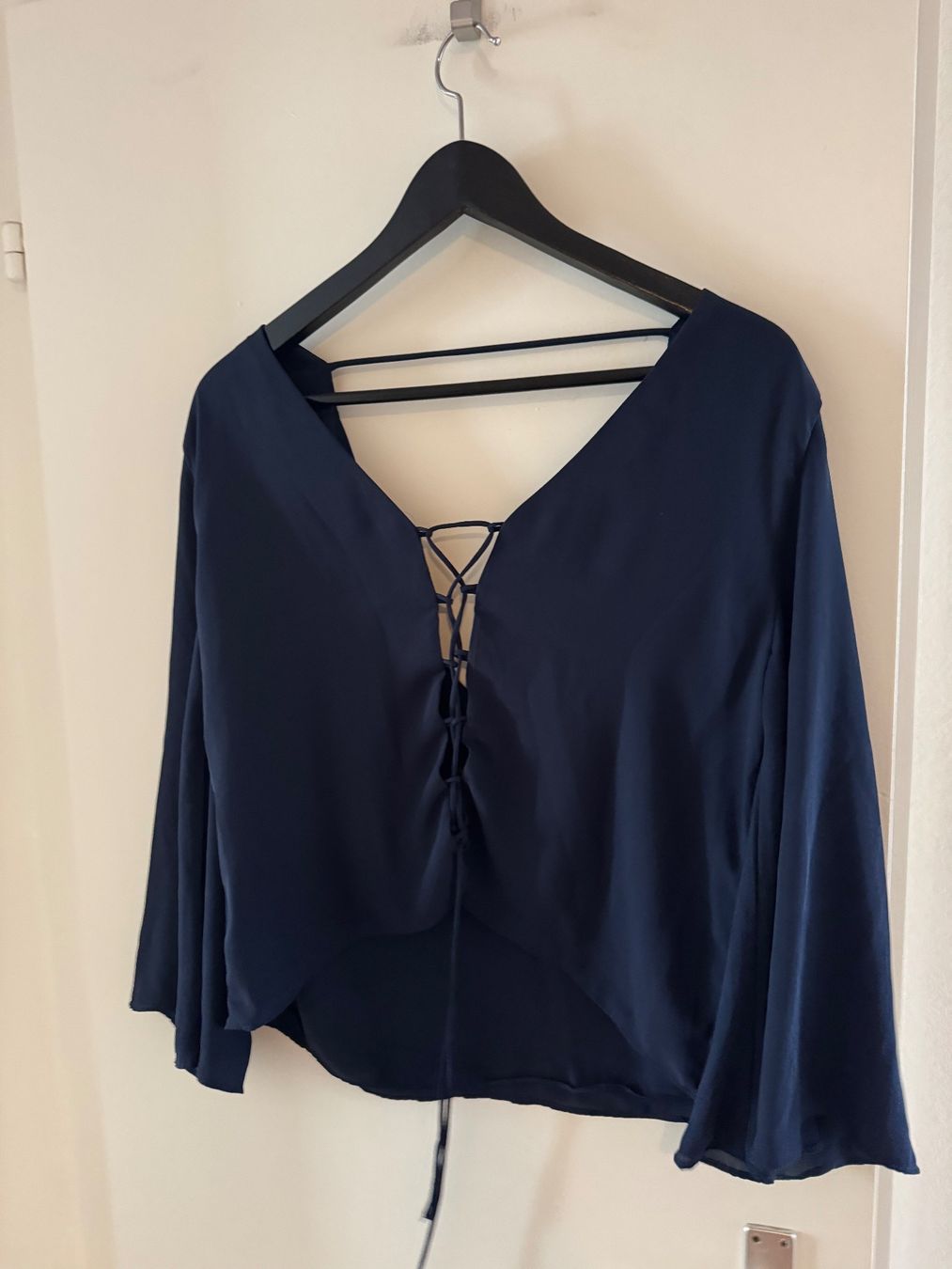 Zara Blusen: Damen Bluse Dunkelblau Schnuering M neu – Gebraucht aus Zürich von sofiaalpac