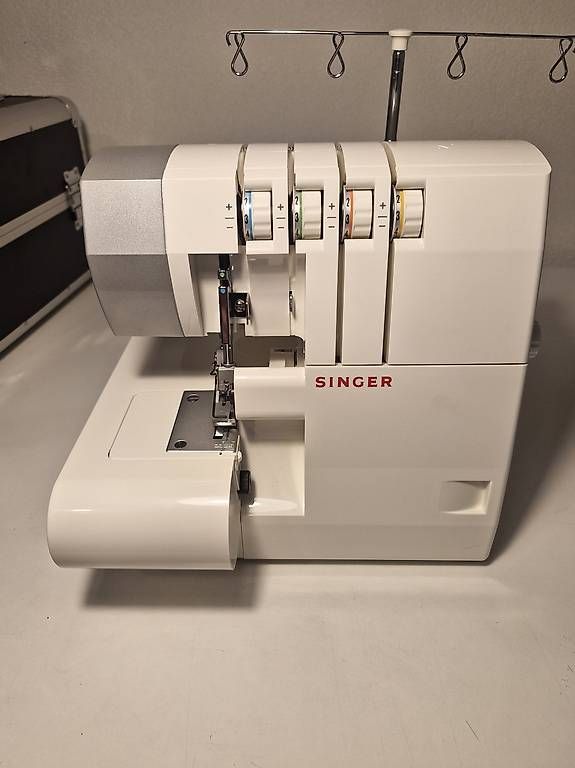 Macchine da cucire: Surjeteuse Singer 14SH754  – Usato da Fétigny venduto da josepcarlos