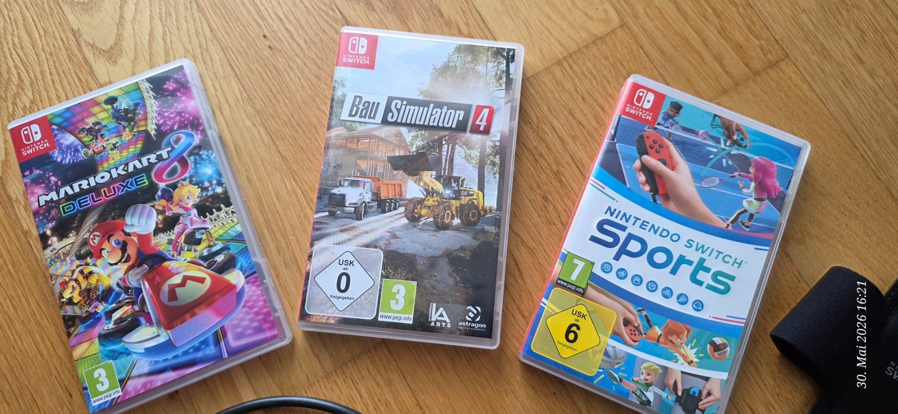 Nintendo Console: Nintendo Switch mit 3 Spielen plus Koffer – Nuovo (secondo la descrizione) da Sursee venduto da icke67 2