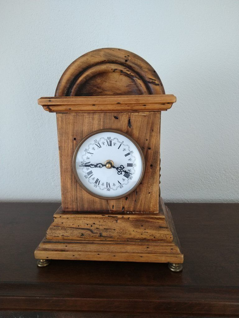 Orologi da terra & Orologi da parete: Rustikale Holztischuhr – Usato da Schindellegi venduto da subsonic70