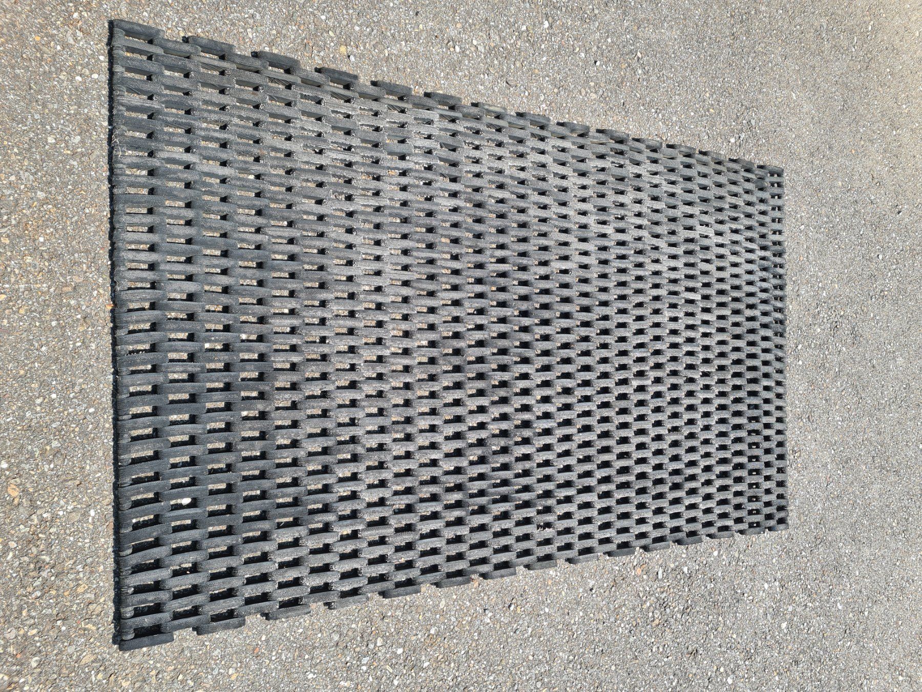 Tapis de sol: Gummirost Gummimatte Schutzmatte sehr robust – D'occasion à Wynigen par Laro01