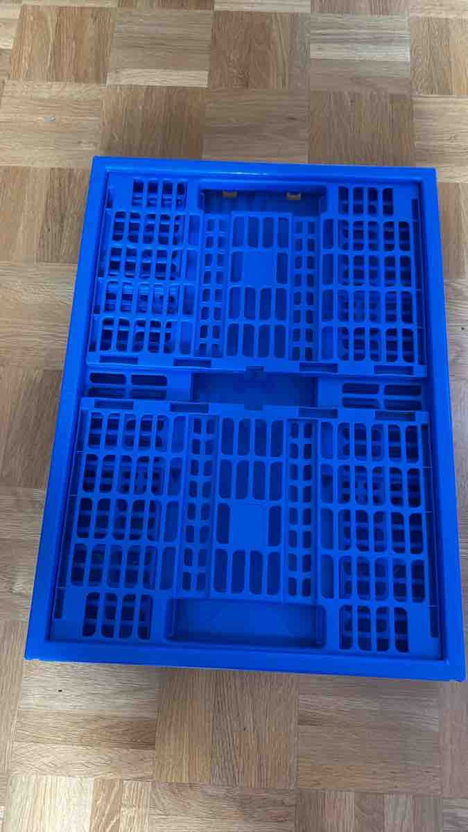 Küchengeräte: Blue folding crate used – Gebraucht aus Thalwil von Maricortin