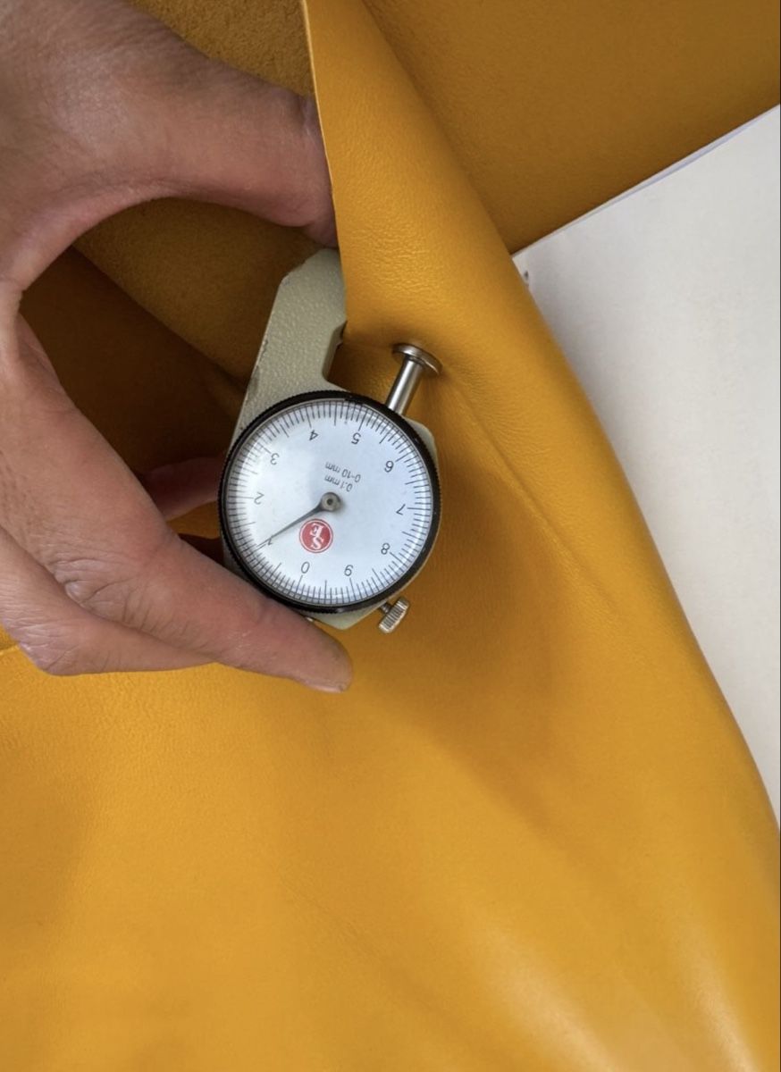 Tessuti: Cuir de mouton véritable jaune/Gelbes echtes Schafsleder – Nuovo e nell'imballaggio originale da Veyras venduto da ValClasse 3