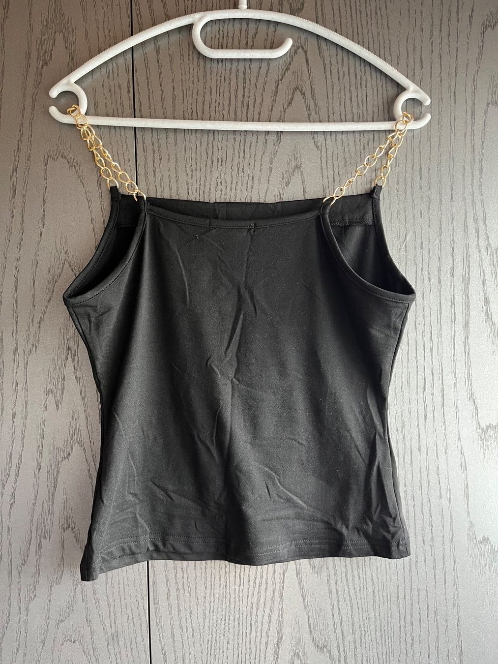 Shein Top: Débardeur avec chaîne dorée – Usato da Le Locle venduto da Ophelhugy 1