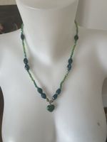 Collier avec pendentif cœur malachite  et pierres verte. 50 