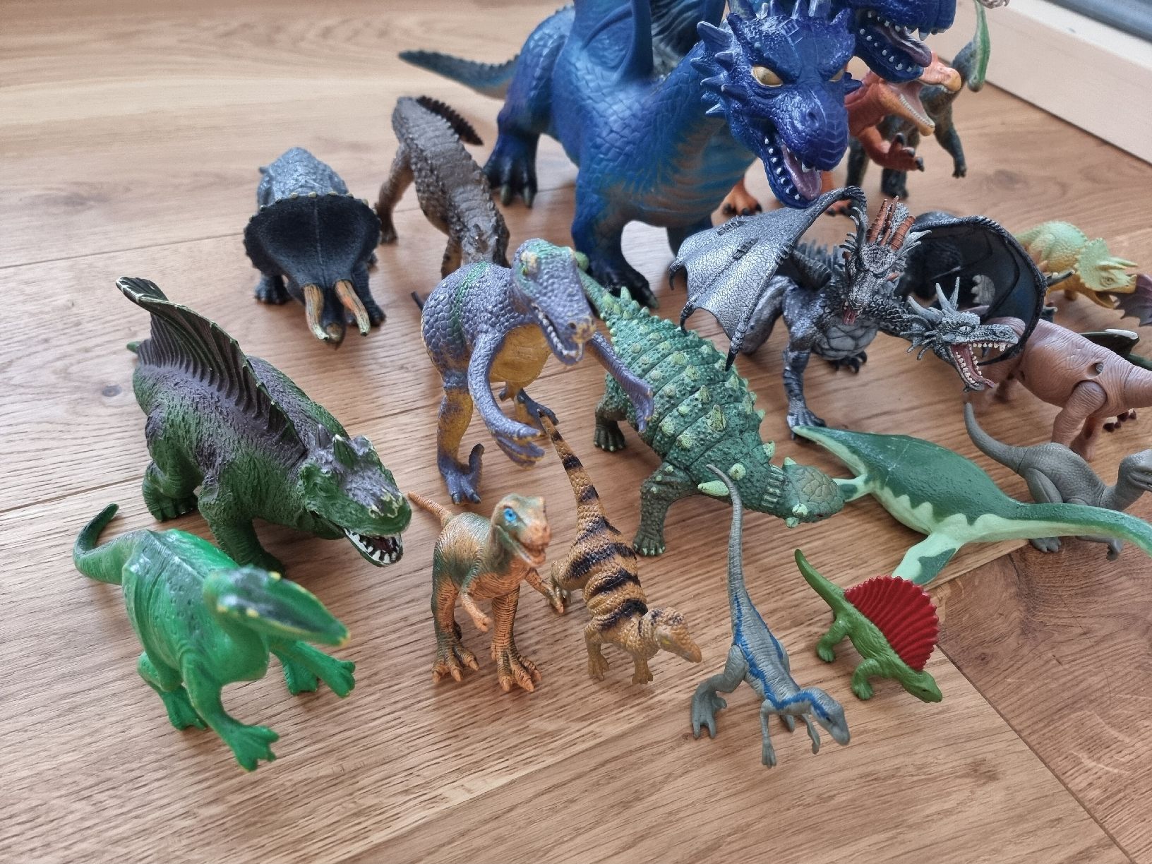 Statuette: 24-teiliges Dinosaurier Set – Usato da Lengnau AG venduto da Mefari 2