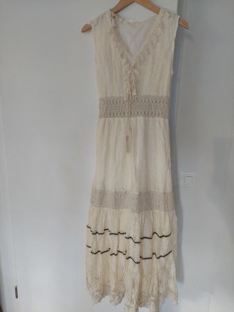 elegantes, beiges Kleid mit viel Spitze, neu Gr. M