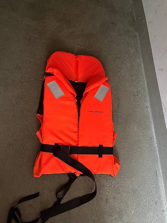 Giubbotti di salvataggio: 4 Schwimmwesten – Usato da Bern venduto da aline.ta