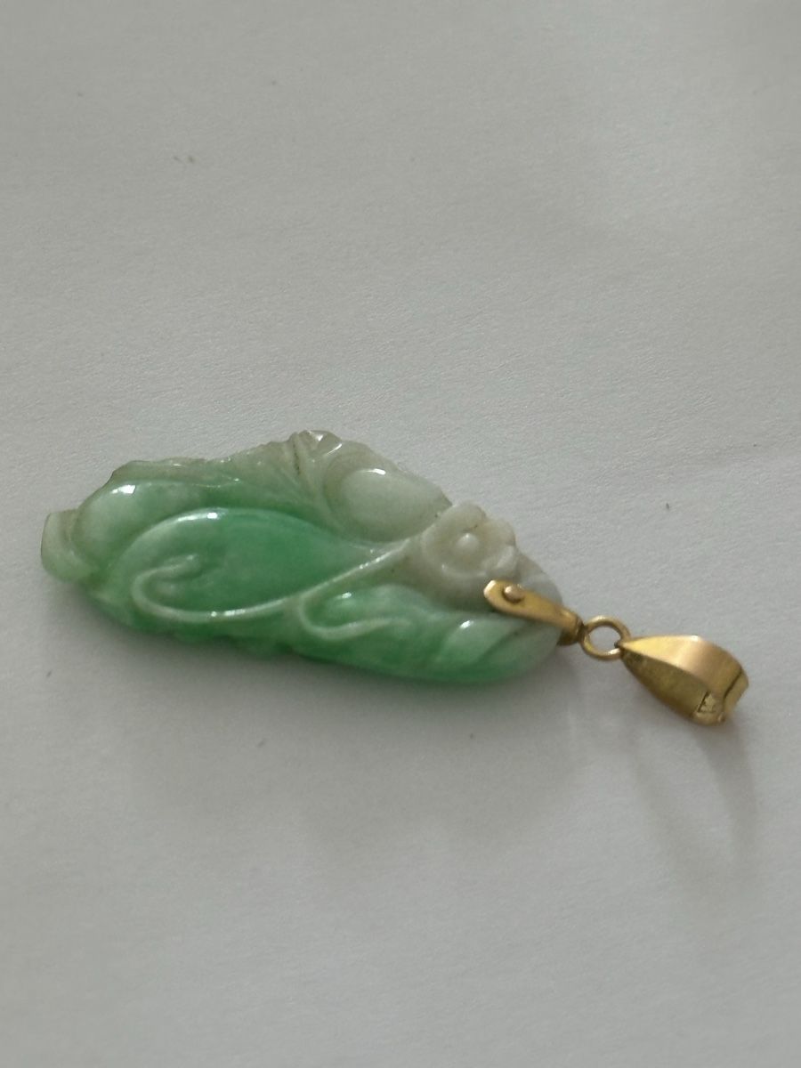 Pendentifs: Pendentif jade sculpté or 14k – D'occasion à Montreux par luc_w7cx 1