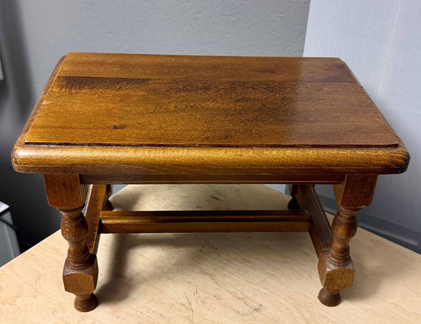 Hocker: Herziges, altes Schemeli Hocker Schemel alt Holz – Gebraucht aus Rothrist von Luckywinner