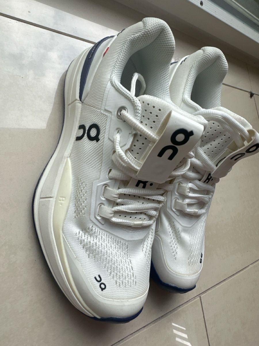 Herrenschuhe: ON Laufschuhe Weiss EU 38.5 – Neu (gemäss Beschreibung) aus Bülach von Amil1