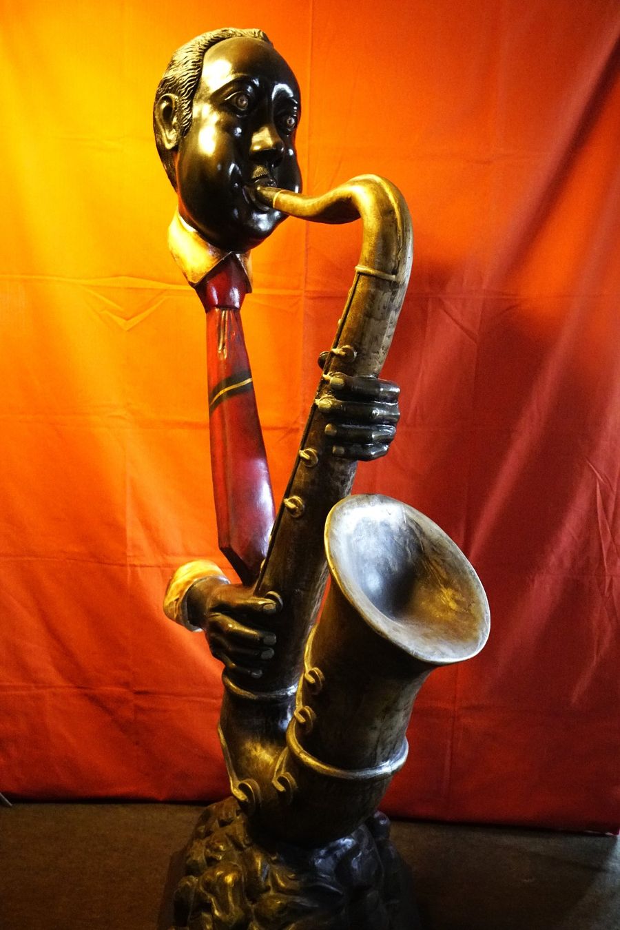 Statuette: Grosse Figur: Louis Armstrong am Saxophone – Usato da Liestal venduto da euro2006 1