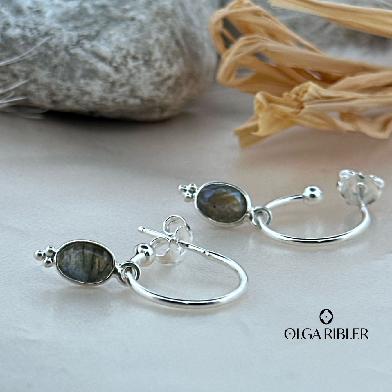 Olga Ribler Boucles d'oreille: Silberohrringe mit Labradorit – Neuf (Voir description) à Luzern par MonikaS03 2
