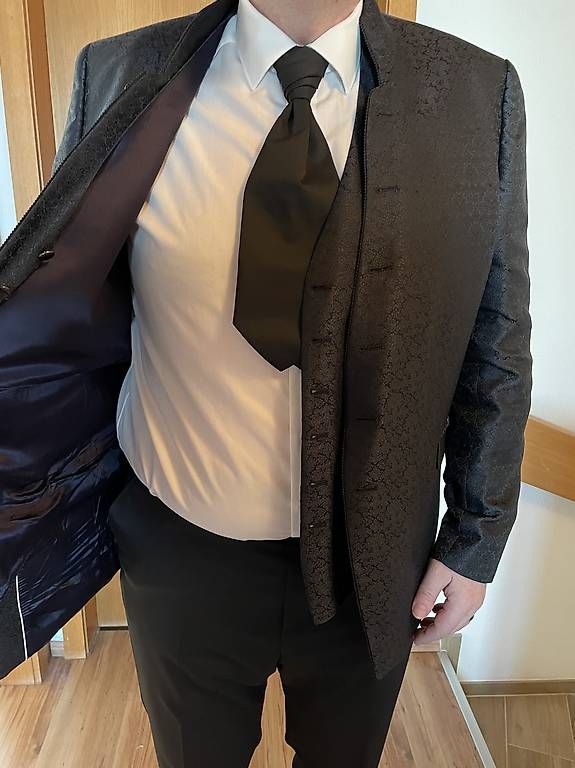 Completi, tute sportive e funzionali: Hochzeitsanzug – Usato da Däniken SO venduto da Seat01 1