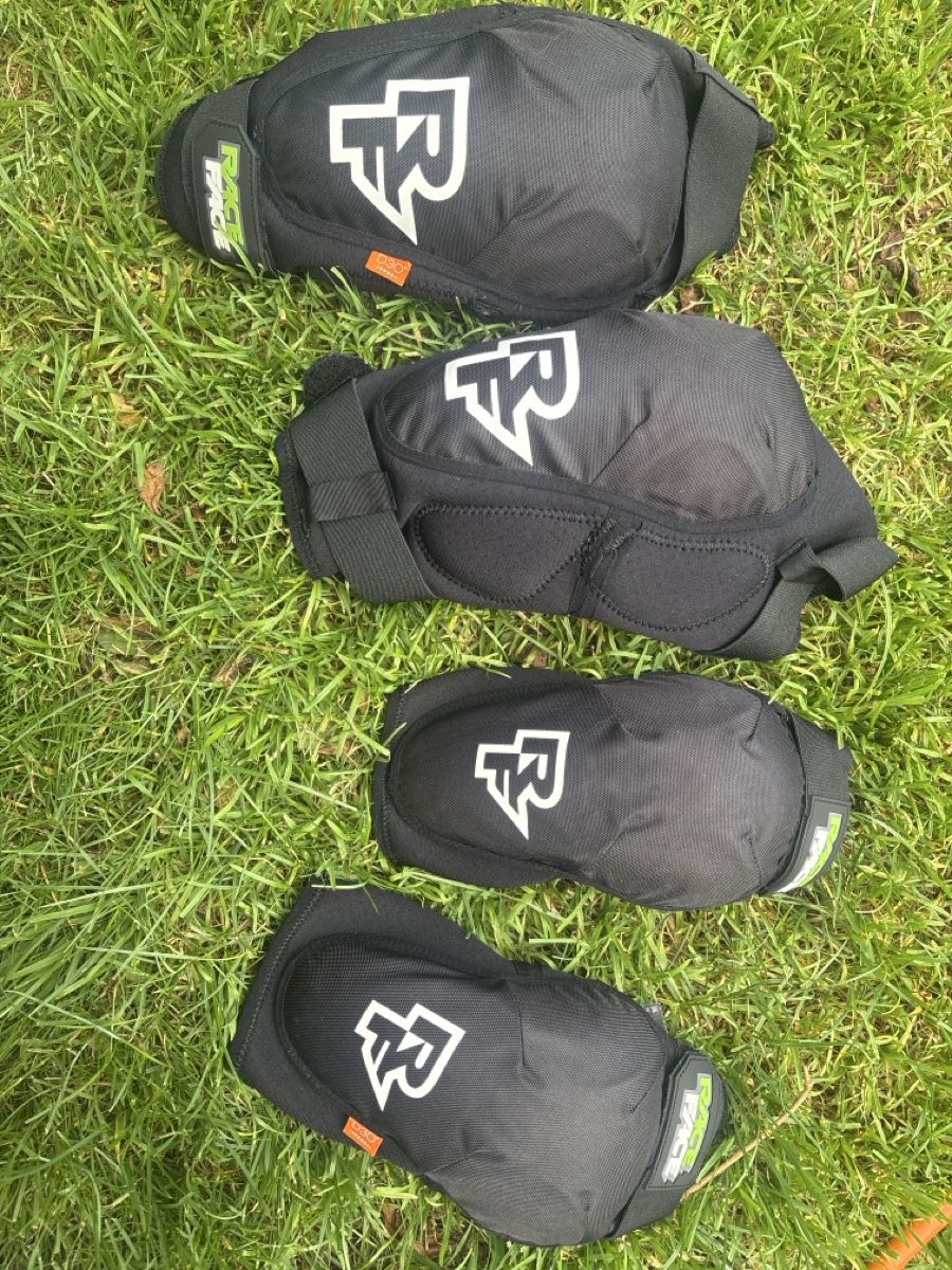 Race Face Protezioni & Imbottiture: RaceFace Knie und Ellenbogen T5 Evo (L) – Nuovo (secondo la descrizione) da Winterthur venduto da Pescheweber