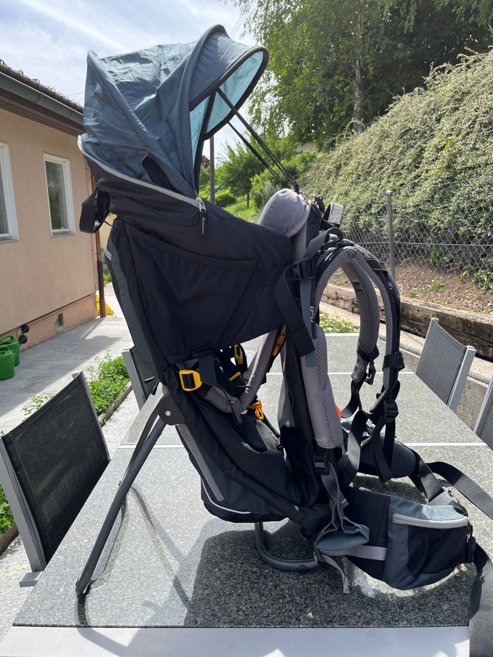 Deuter Marsupi portabebè: Porte-bébé de randonnée – Usato da Courtelary venduto da vivi94 1