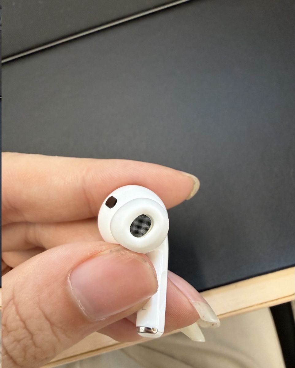 Apple Cuffie: Apple AirPods Pro 2. Generation Ladecase mit Ohrstöpsel – Usato da Hüttwilen venduto da sar_8gj7 2