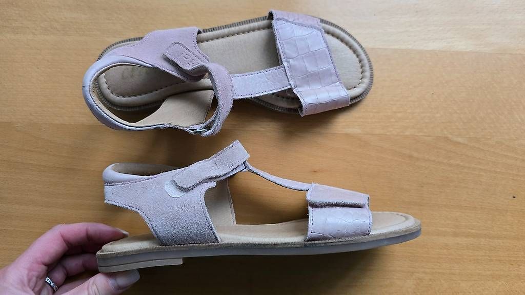 Scarpe per ragazze: clic! Mädchen Leder Klett-Sandale - 37 - – Usato da Thalwil venduto da VitaMini