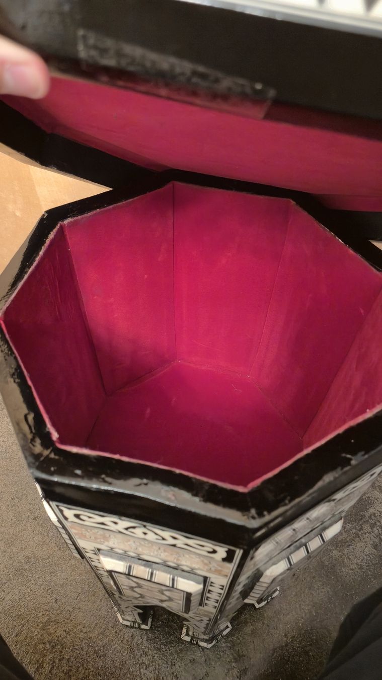 Altro in Decorazioni & Accessori: Orientalischer Beistelltisch, Perlmutt/Knochen – Usato da Widnau venduto da ort_2qxw 4