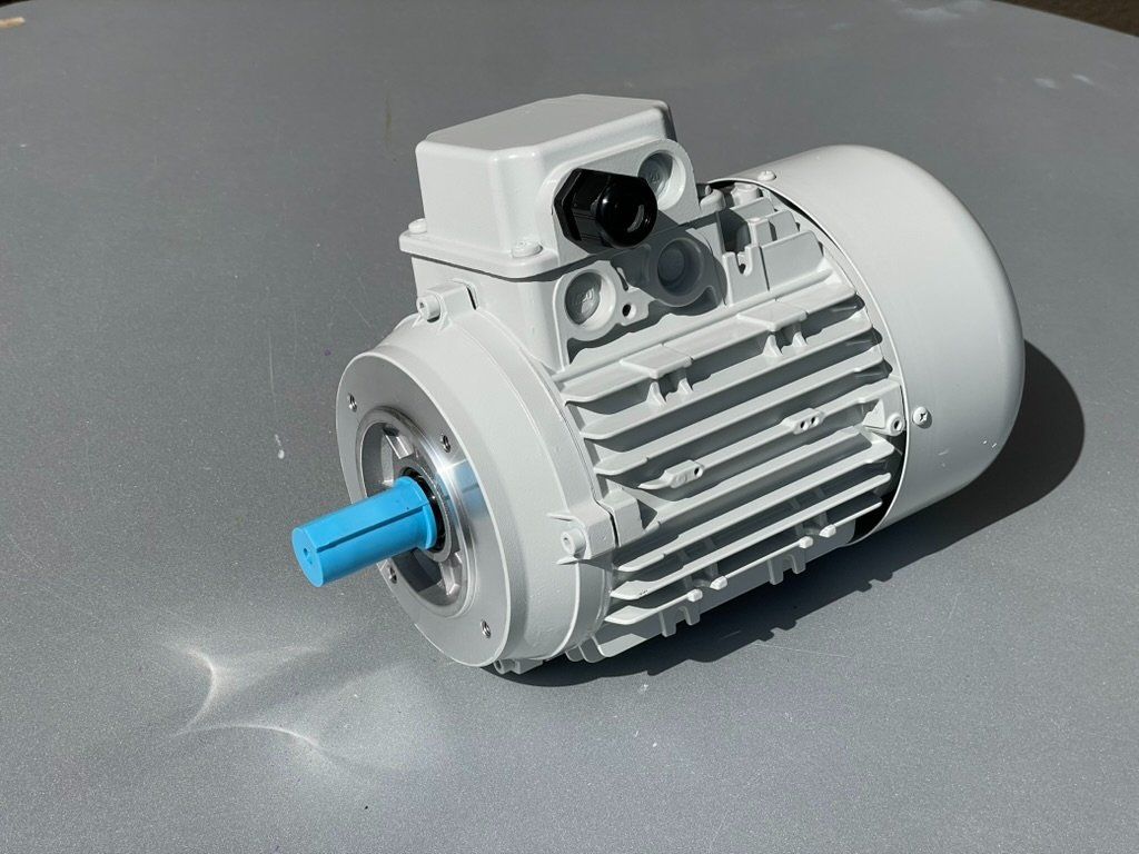 Motori: GIRTEC Elektromotor 1.1 kW – Usato da Utzenstorf venduto da cindarella02