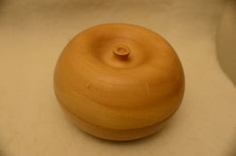 Schmucktruckli Apfel aus Lindenholz