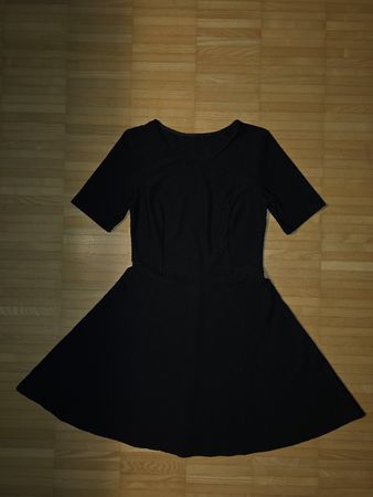 Schickes, kurzes, schwarzes Kleid, Grösse 36