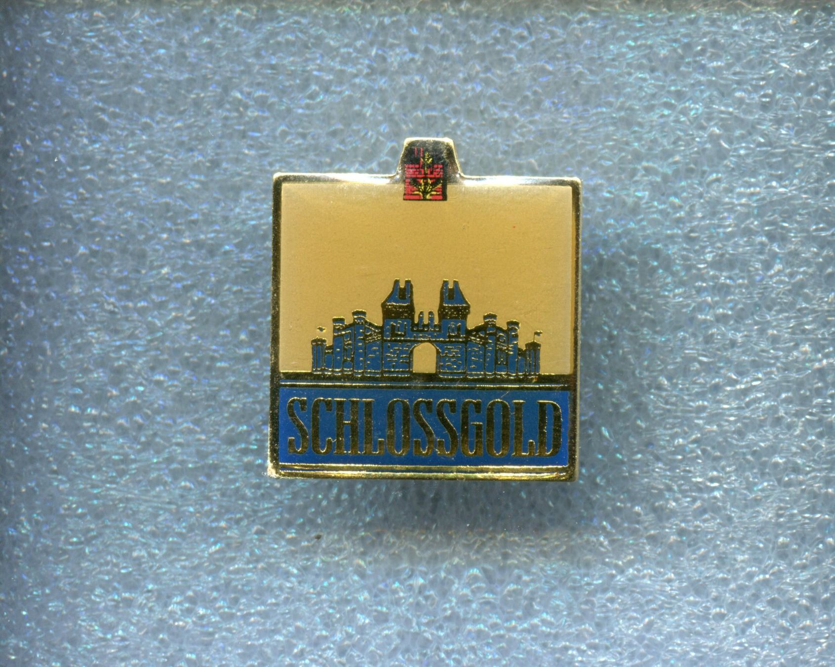 Placchette & Badge: FELDSCHLÖSSCHEN SCHLOSSGOLD Bier – Usato da Winterthur venduto da Sammleroase
