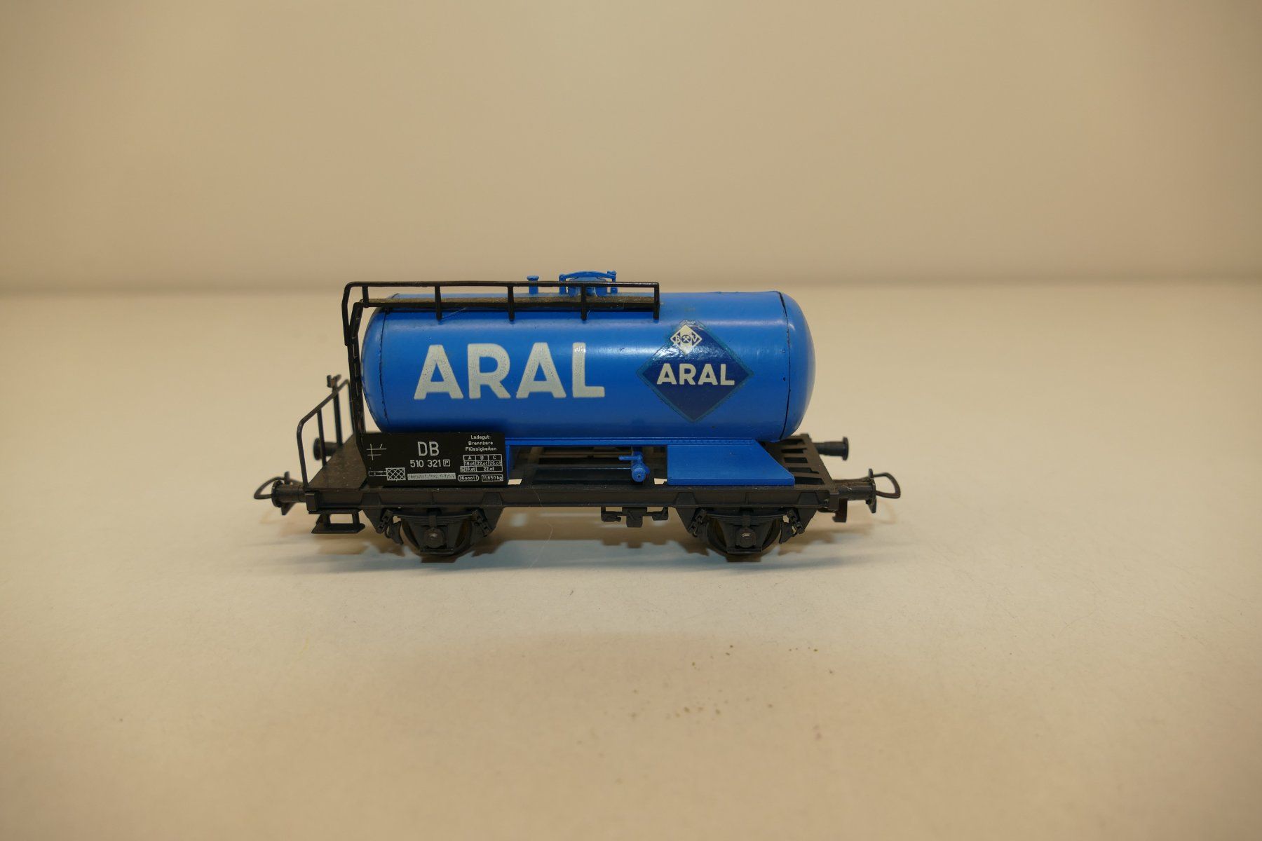 Liliput Modelleisenbahnen: Liliput H0: DB Kesselwagen Aral – Gebraucht aus Niederhasli von rail-duerst