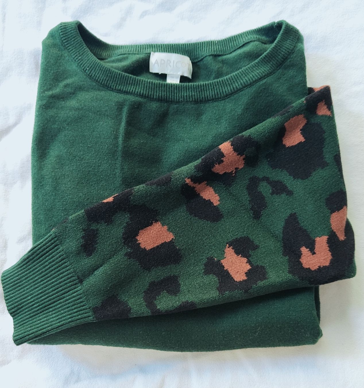 Maglioni & Felpe: Pullover von Apricot mit Leo Ärmeln – Usato da Schaffhausen venduto da NanetteBaguette