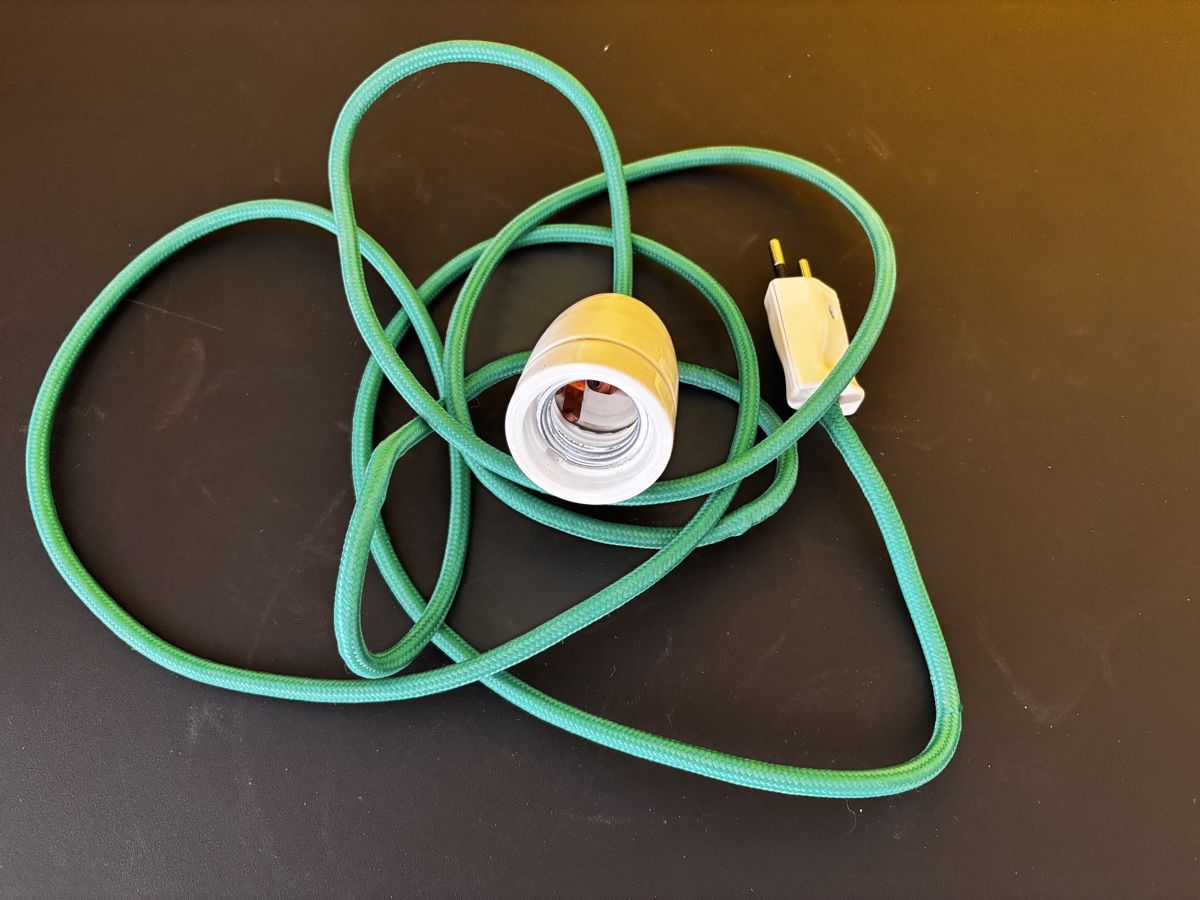 Lampade: Hängelampe keramikfassung mit Textilkabel, Grün – Usato da Thun venduto da Gogan 2