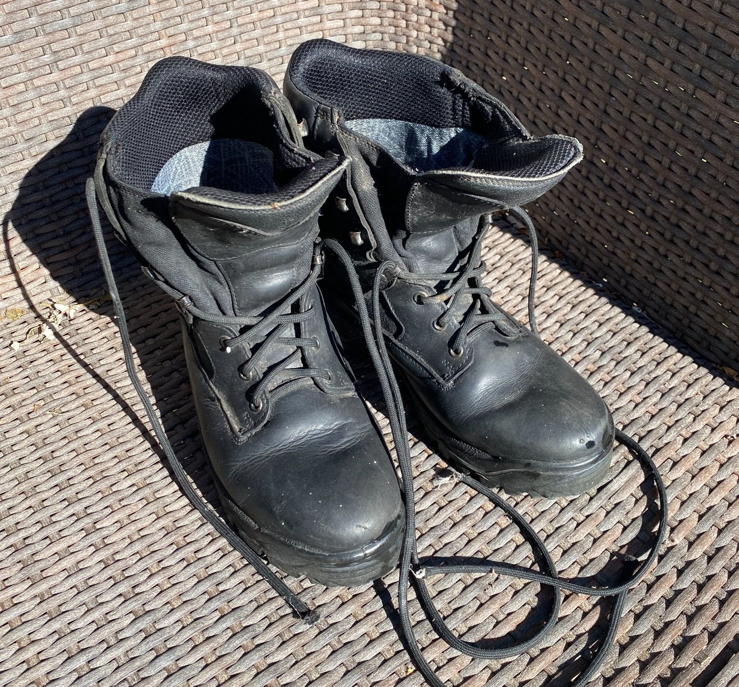 Meindl Scarpe da uomo: Chaussures Meindl Gore-Tex noires - taille 8 – Usato da Court venduto da Nolia