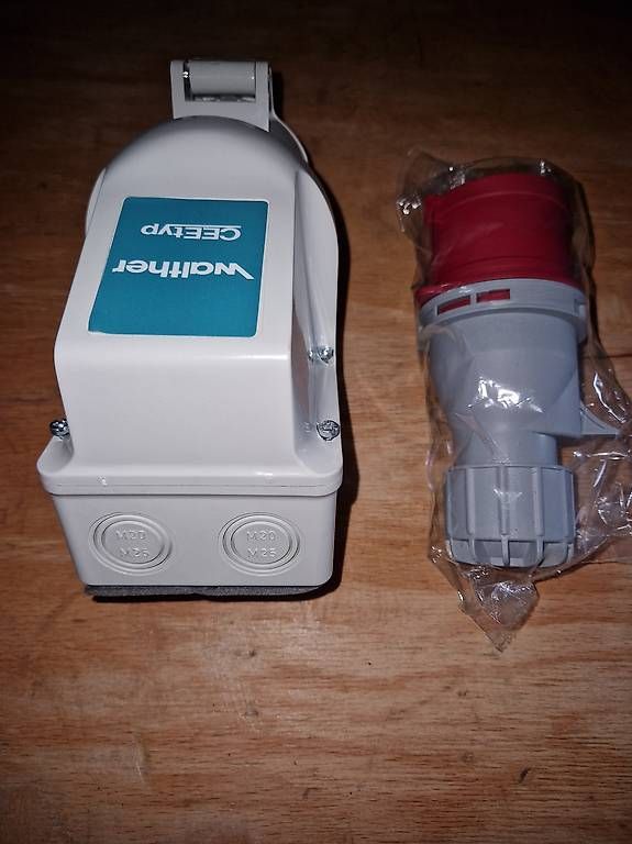 Spine: Steckdose und Stecker CEE32 A – Nuovo (secondo la descrizione) da Bülach venduto da Myflomi 1