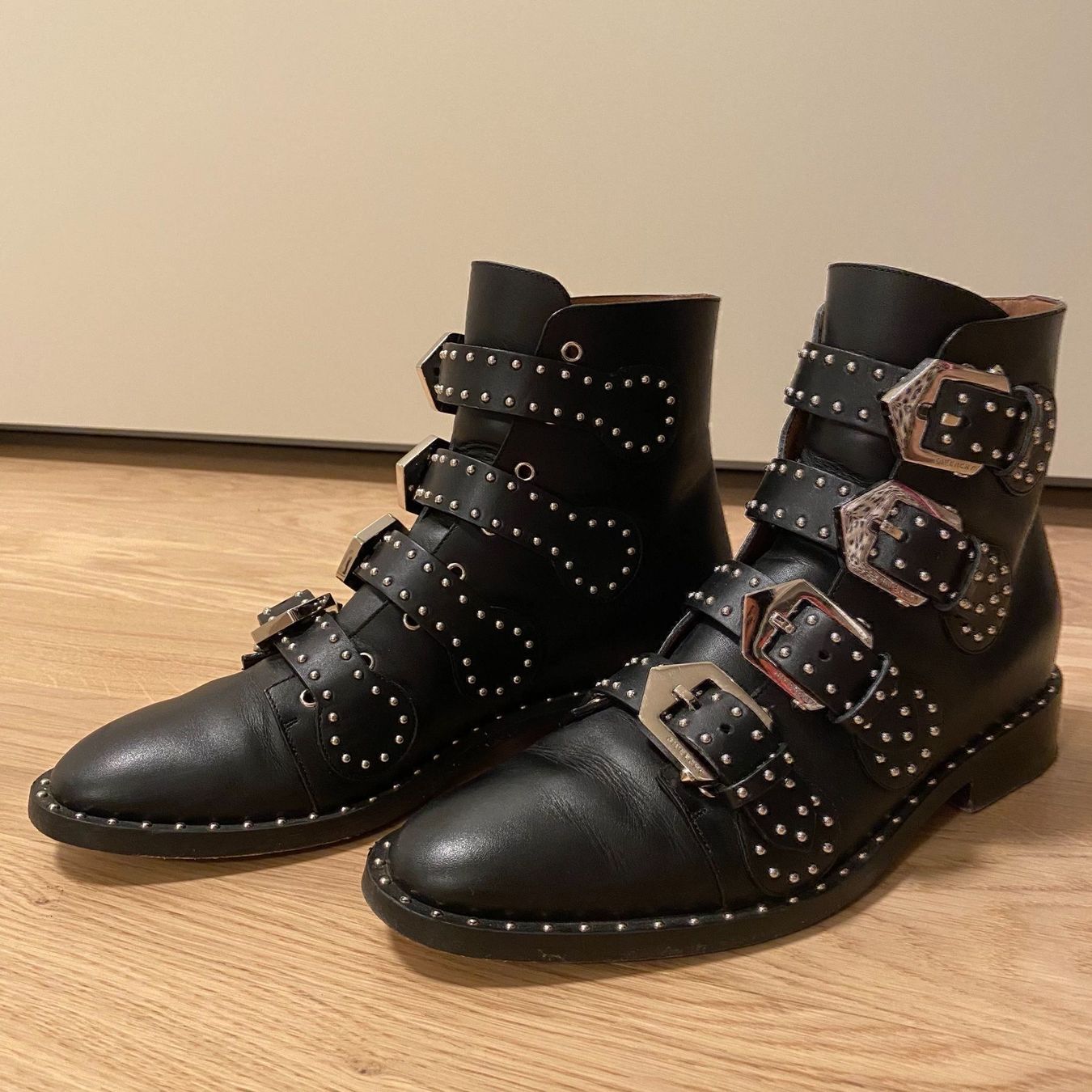 Givenchy Scarpe da donna: Stivali Givenchy – Usato da Bellinzona venduto da eli_6mr5