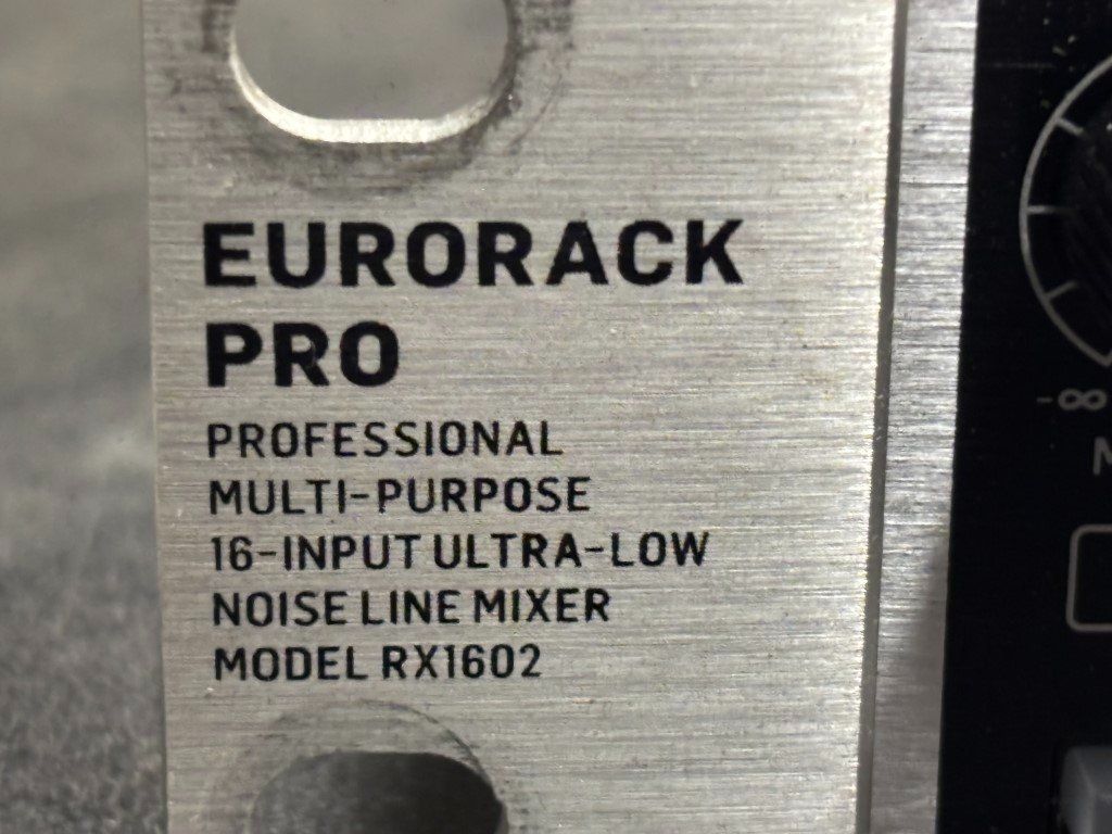 Tutti gli attrezzi: Behringer Multi-Purpose (Lot 33) 2504 Biel – Usato da Bäriswil venduto da WWYN-AUKTIONEN 2