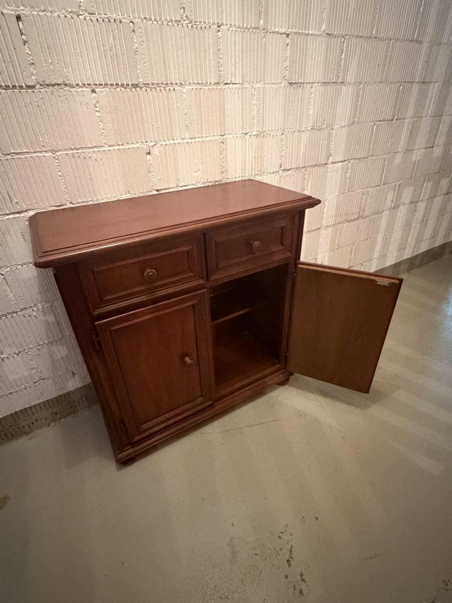 Credenze: Vintage Cherry Wood Cabinet - Great Condition – Usato da Schaffhausen venduto da TesnoStudio 1