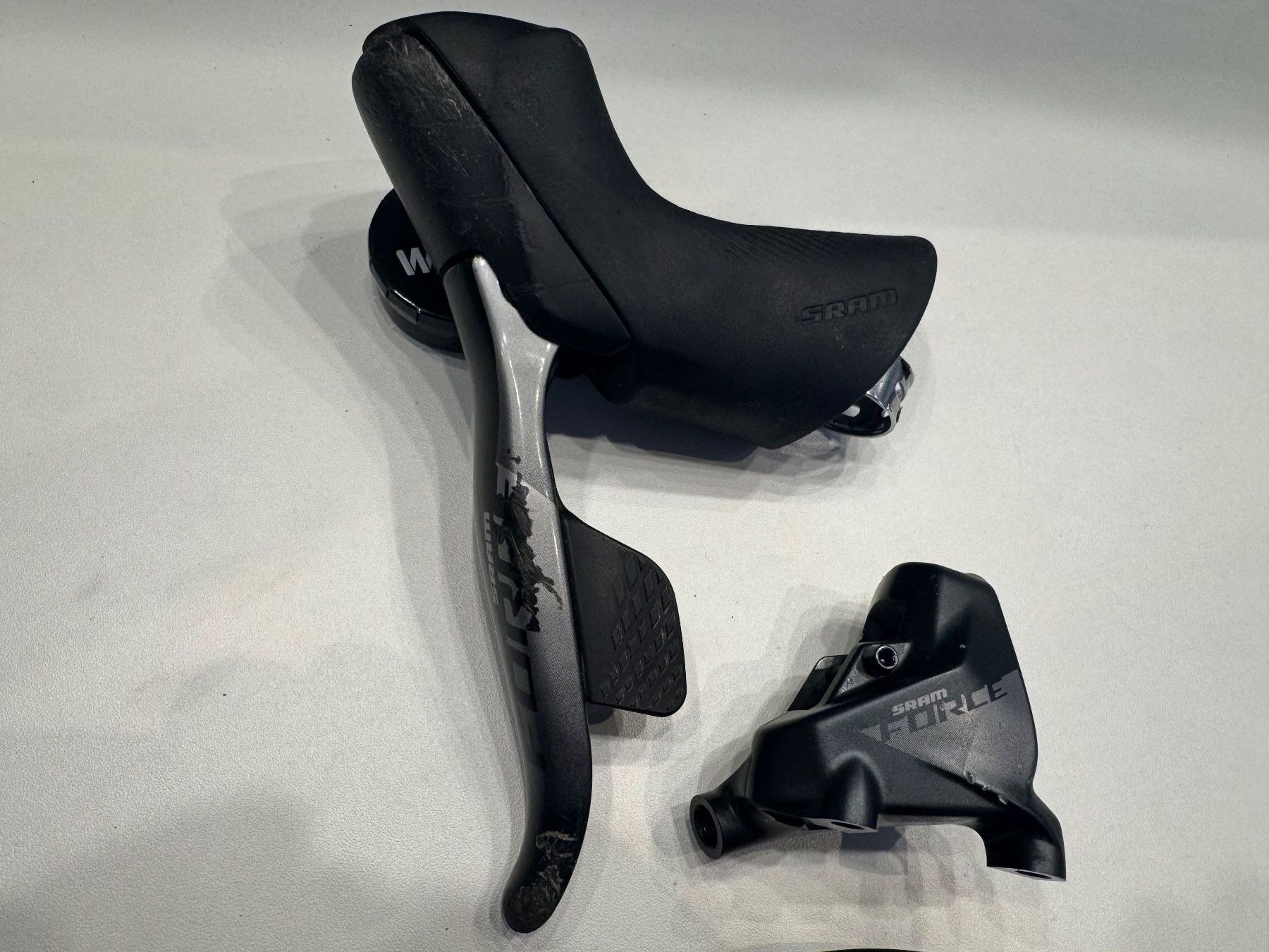 Sram Pezzi di ricambio: SRAM Force AXS eTAP Scheibenbremsen mit Brems-/Schaltgriff – Usato da Hittnau venduto da epic21 2