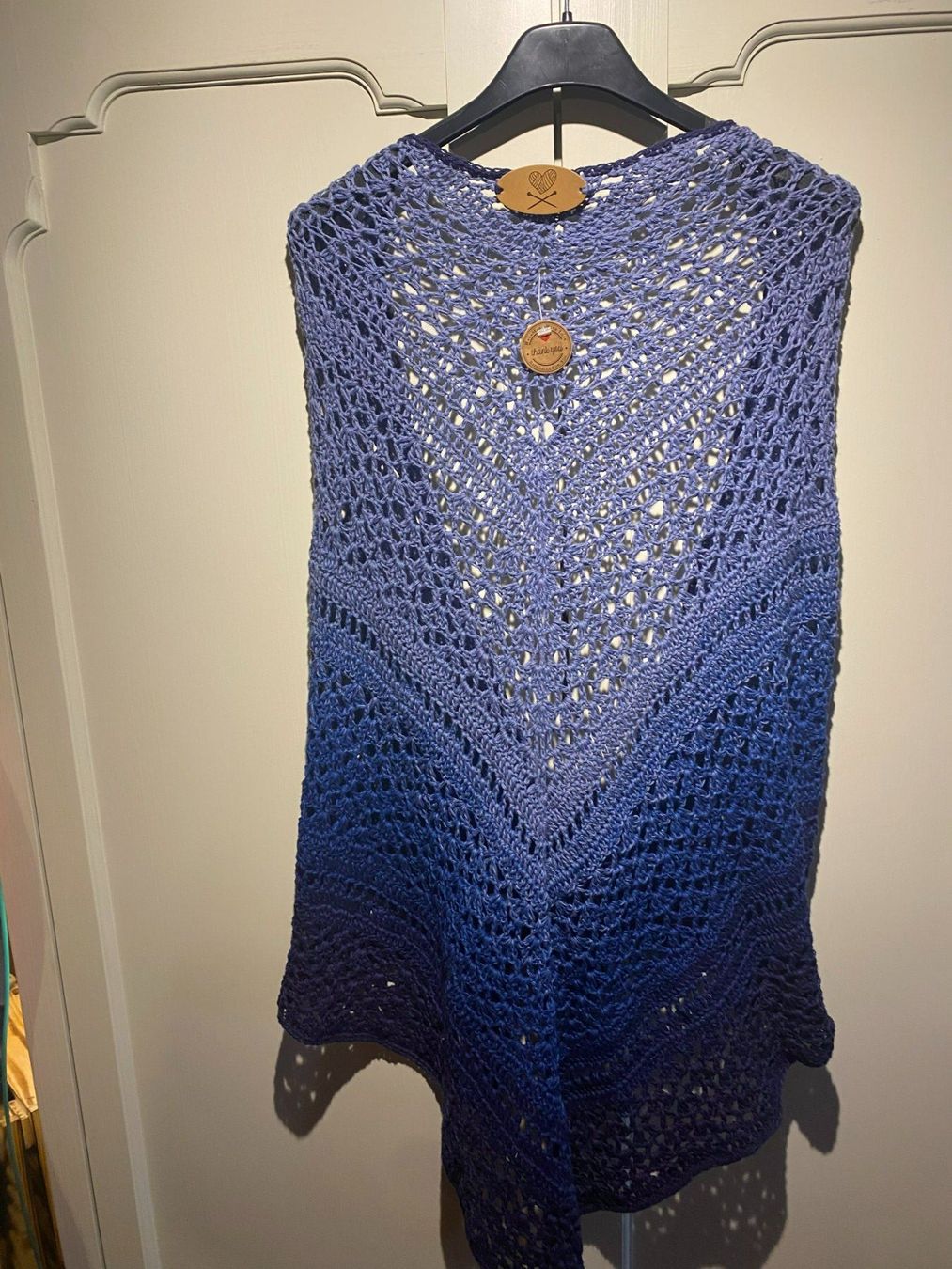 Foulard & Sciarpe: DREIECKSTUCH HANDGESTRICKT BLAU – Nuovo e nell'imballaggio originale da Meienried venduto da ManuelaBoutique 9
