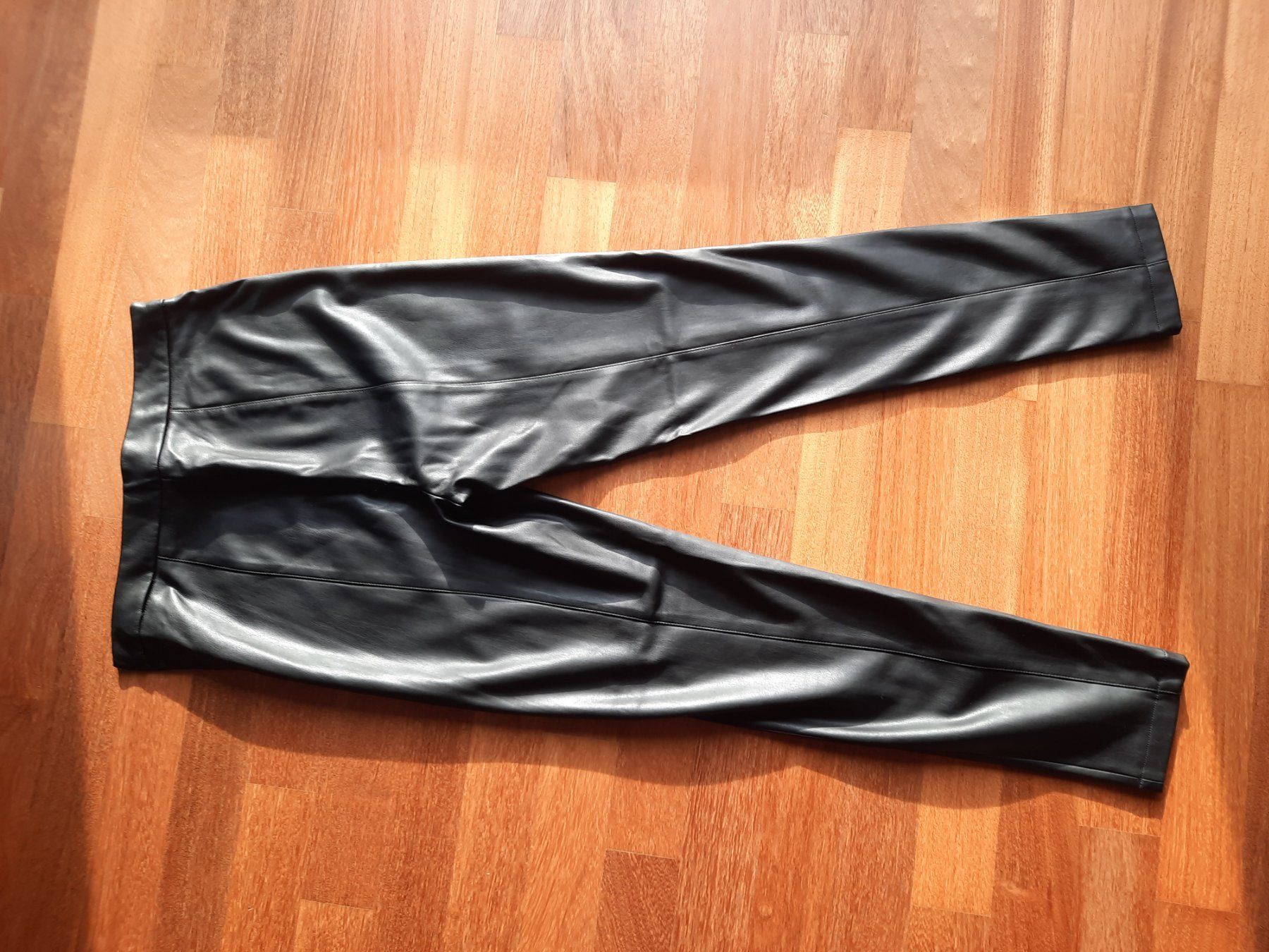Vila Pantaloni: VILA  Damen Kunstlederhose Gr.38 – Usato da Buchs SG venduto da miska01 2