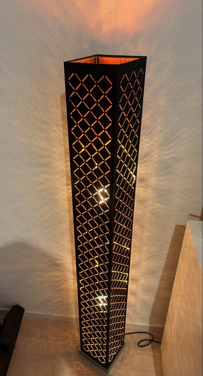 Lampade: Stehlampe schwarz - 118cm hoch – Usato da Rickenbach b. Wil venduto da Osii01