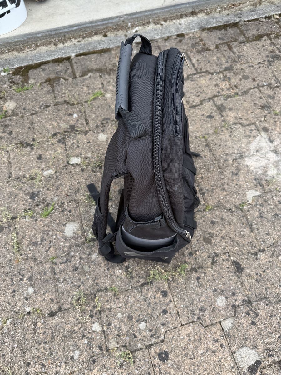 Rucksäcke: Werkzeugrucksack schwarz gebrauchter Zustand – Gebraucht aus Steffisburg von NeriElektro 3