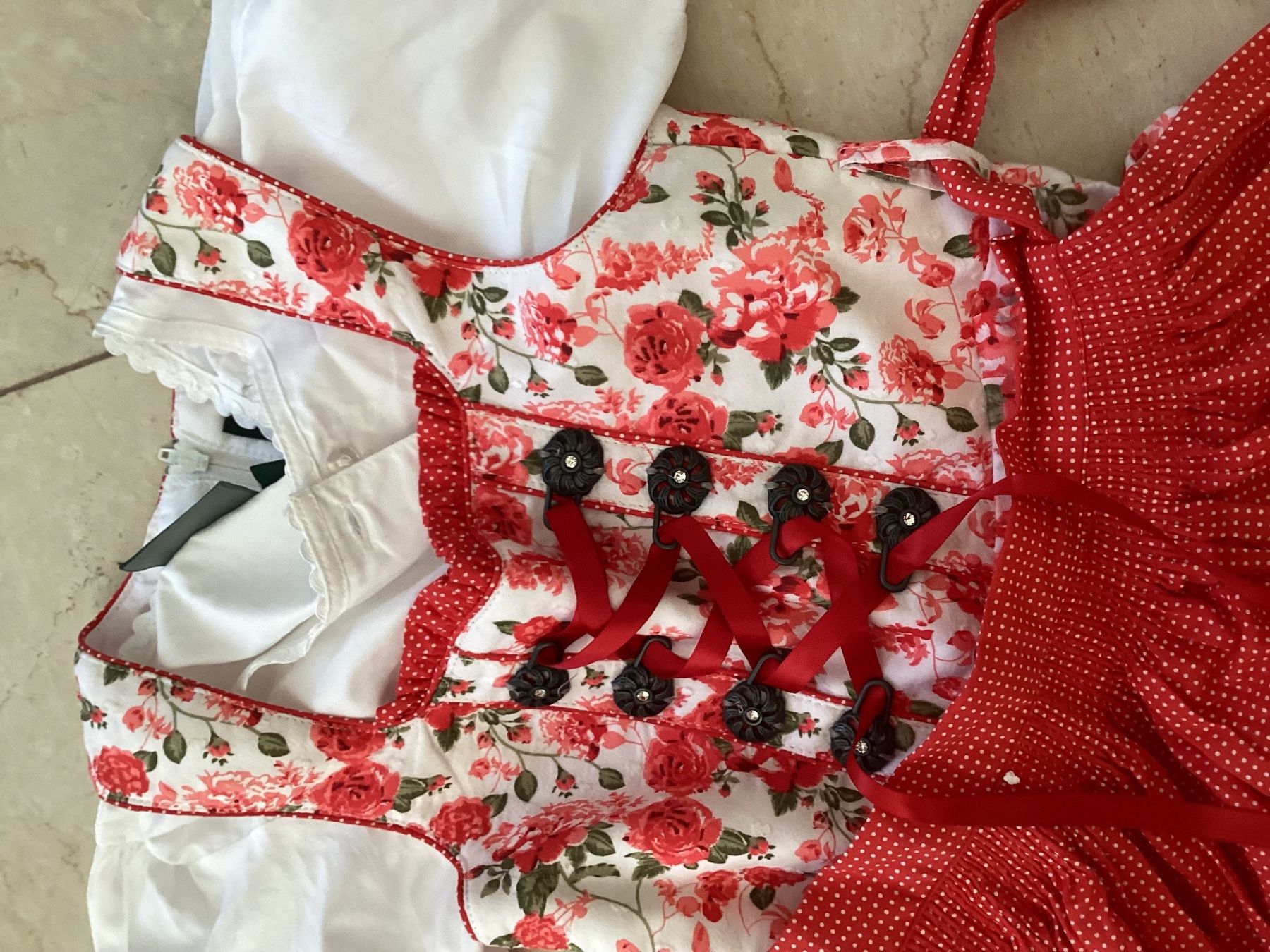 Vestiti & Gonne: Alpenfeeling Dirndl inkl. Bluse – Nuovo (secondo la descrizione) da Flüelen venduto da ne08 1