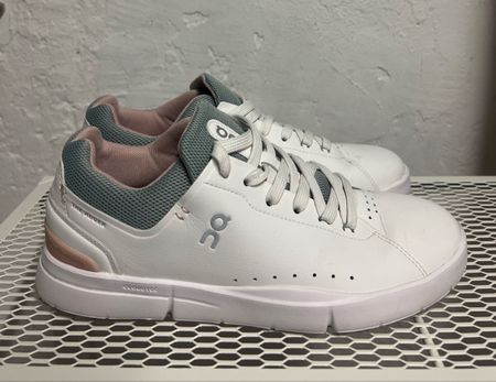 On Sneaker - The Roger Advantage