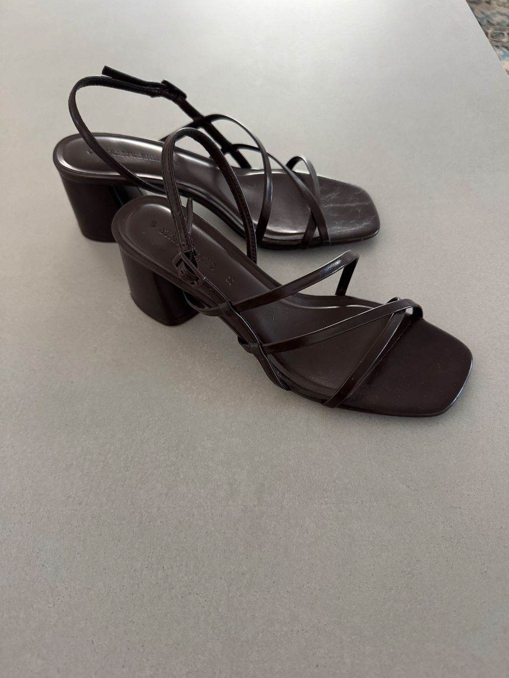 Stradivarius Damenschuhe: Riemensandalette – Gebraucht aus Bronschhofen von KathrinHollenstein 2