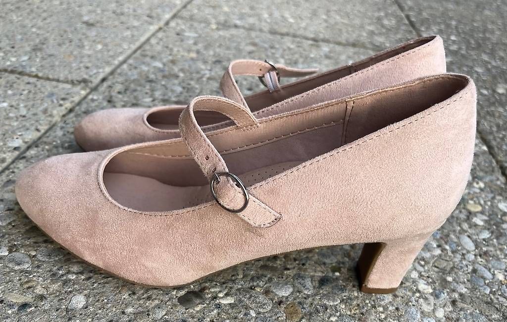 Chaussures femmes: Pumps hellrosa, Gr 38, mit Riemchen – D'occasion à Thayngen par buermann 1