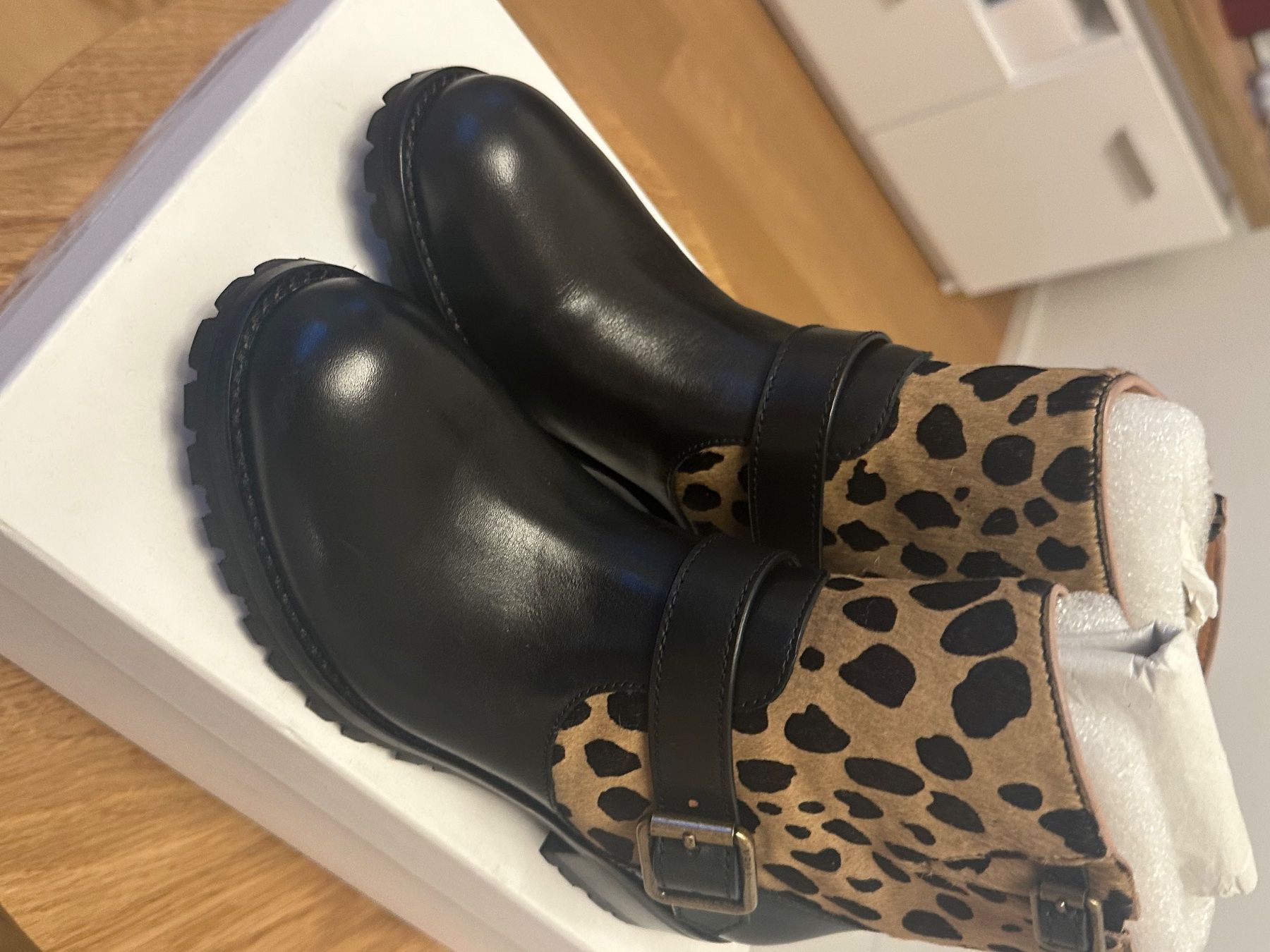 Scarpe per cavalli: Marc Jacobs Leopard Print Leather Boots - Neu, Gr. 36 – Nuovo e nell'imballaggio originale da Zürich venduto da anna_ra 5