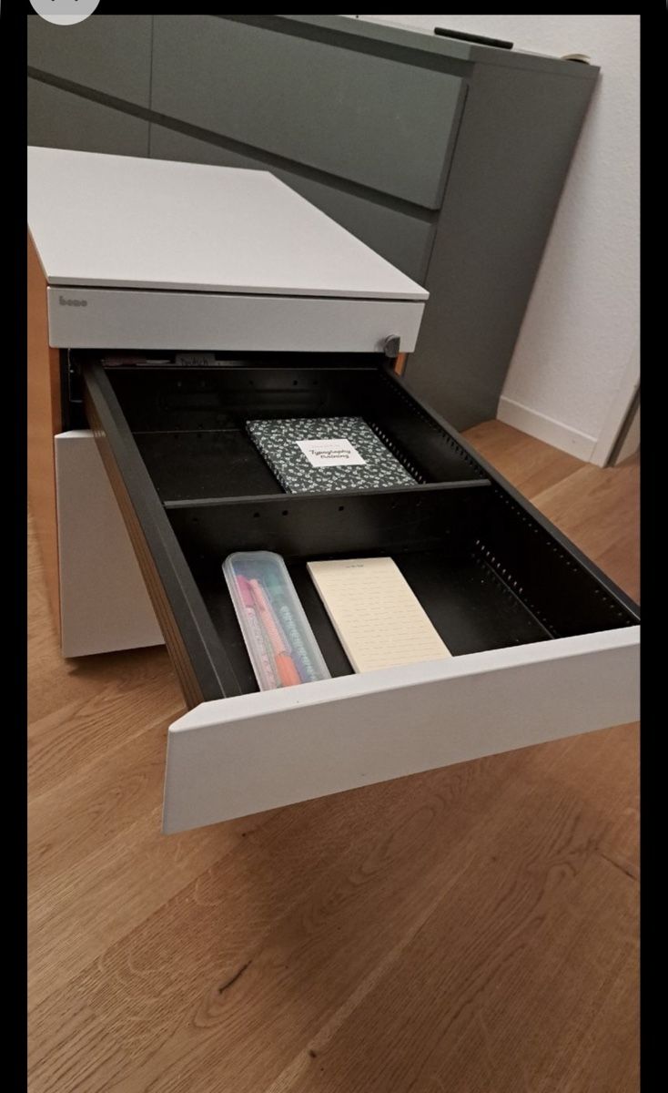 Contenitori edile: Büromöbel - Rollcontainer – Usato da Bischofszell venduto da amandaaurora_26 1