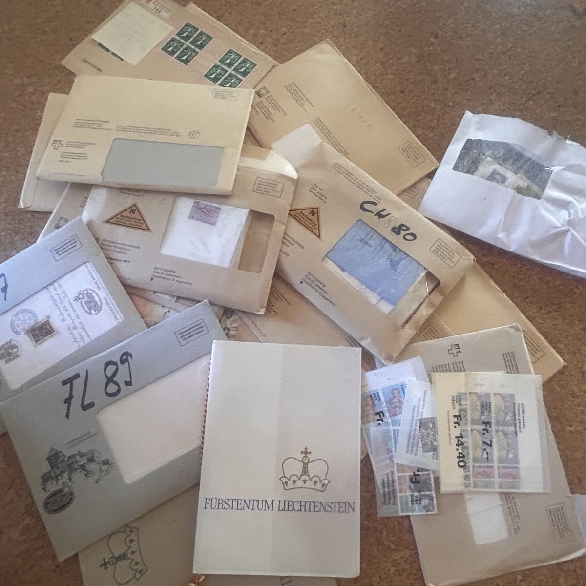 Tutti i francobolli: Diverse Couverts Briefmarken und marken – Usato da Laufen venduto da Bellavitaboom
