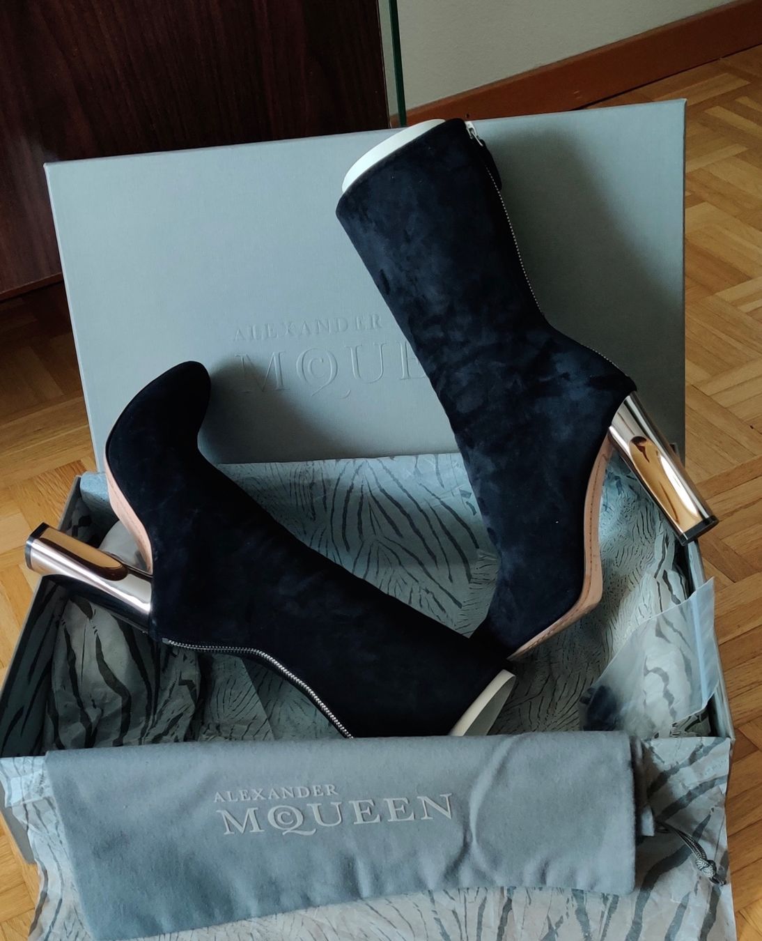 Alexander Mcqueen Damenschuhe: ALEXANDER MCQUEEN ELEGANT BOOTS \ 38 – Gebraucht aus Zollikon von ces-chic