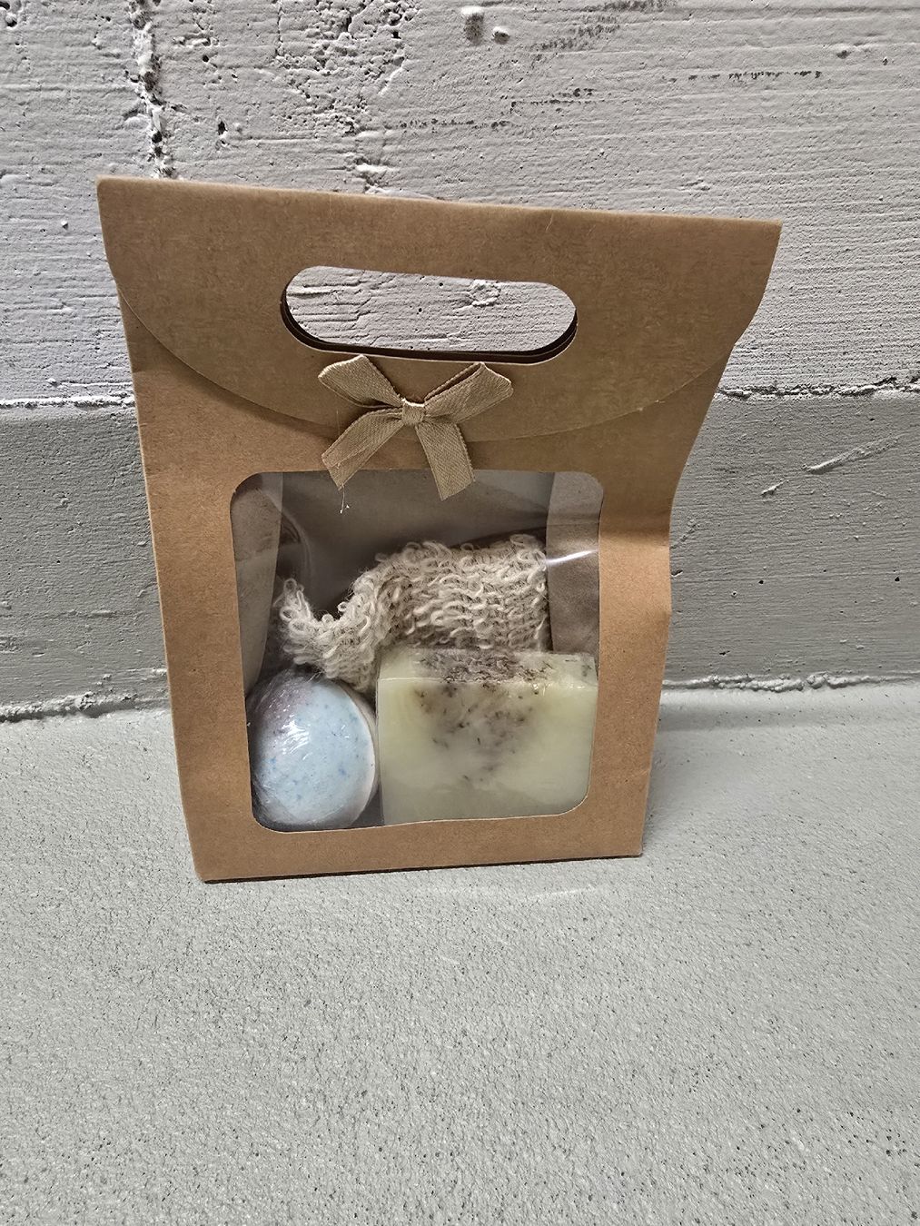 Doccia: Bath Gift Set Soap Bath Bomb Sponge New Condition – Nuovo (secondo la descrizione) da Zürich venduto da Jackiieee88 1