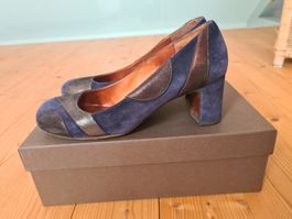 Chie Mihara pumps in blue & gold
